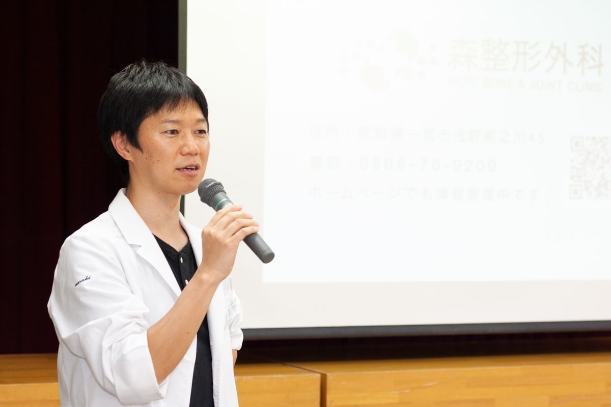 講演会での森整形外科副院長松村成毅医師