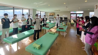 愛知県一宮市の森整形外科の仕事納めの1本締めの写真