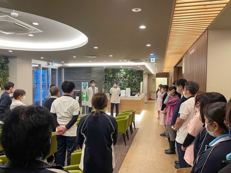 愛知県一宮市 森整形外科の改装終了後のミーティング風景