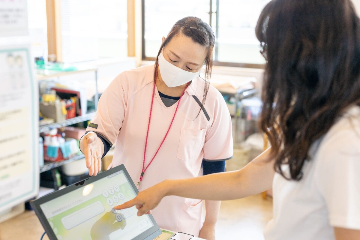 愛知県一宮市の森整形外科の柔道整復師などセラピストによるリハビリの写真