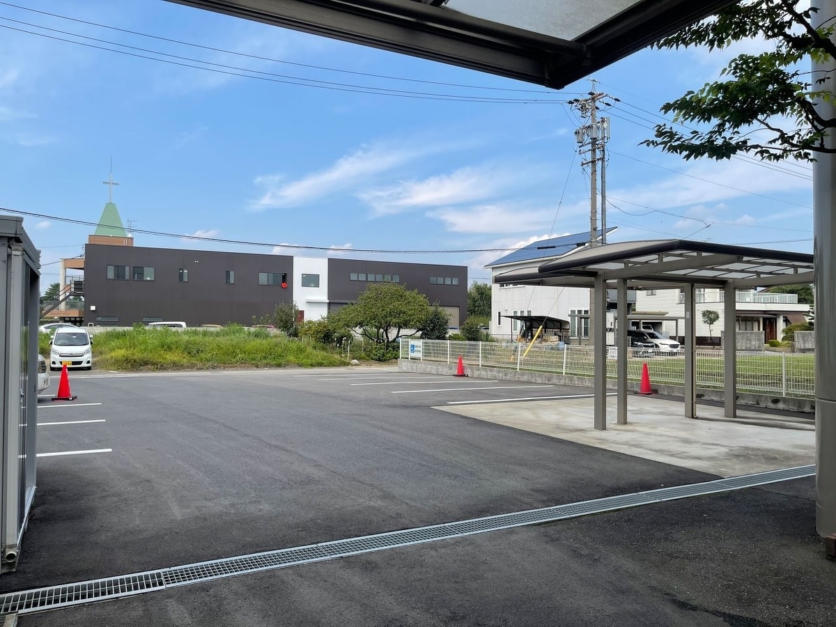 愛知県一宮市の森整形外科の北側駐車場の写真