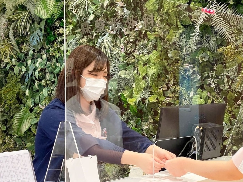 愛知県一宮市の森整形外科の受付医療事務の写真