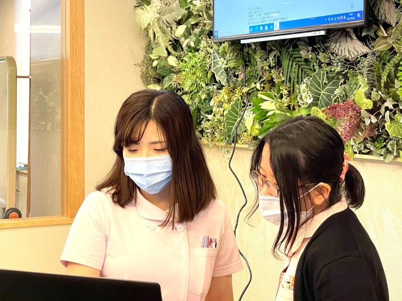 愛知県一宮市の森整形外科の受付医療事務の写真