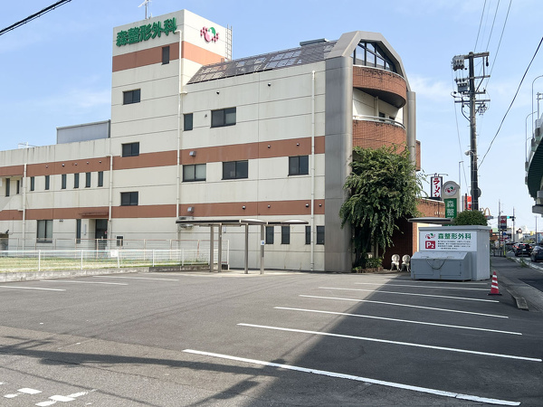 愛知県一宮市の森整形外科の北側駐車場の写真
