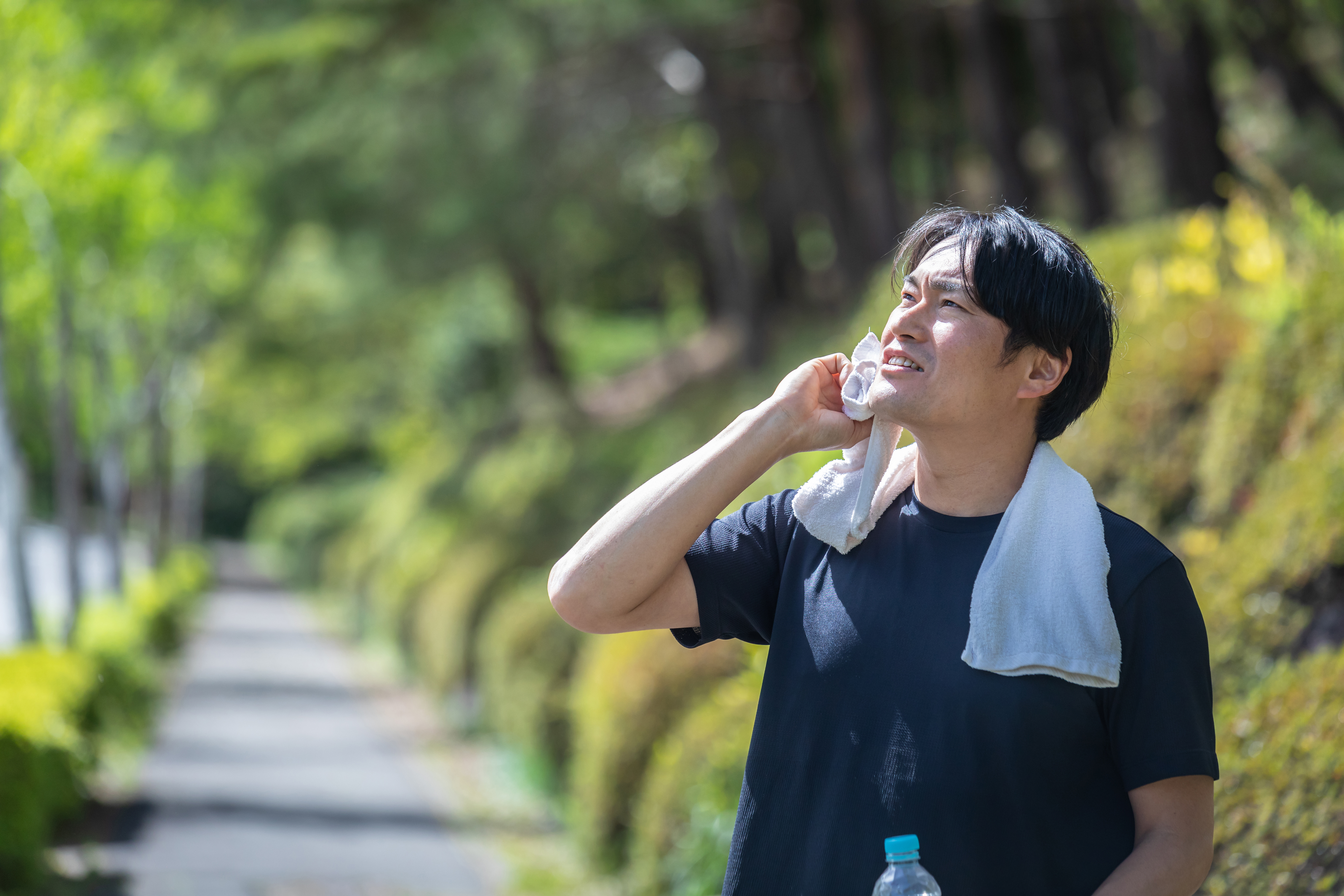 厳しい暑さの中ウォーキングをすることは、おすすめできません